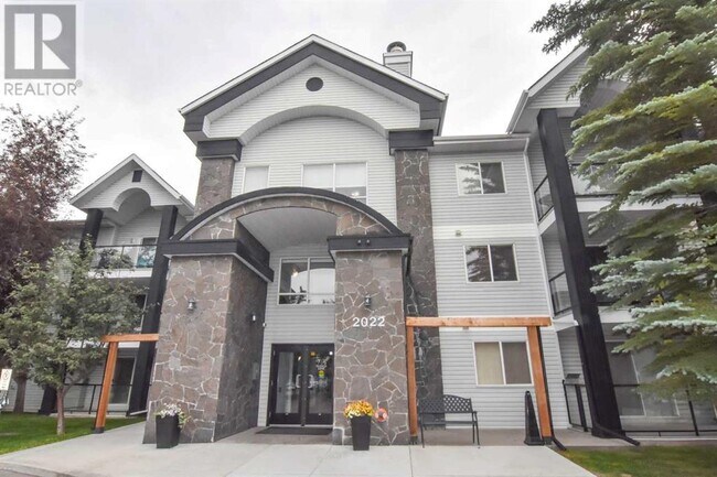 Photo du bâtiment - 2022-2022 Canyon Meadows Dr SE