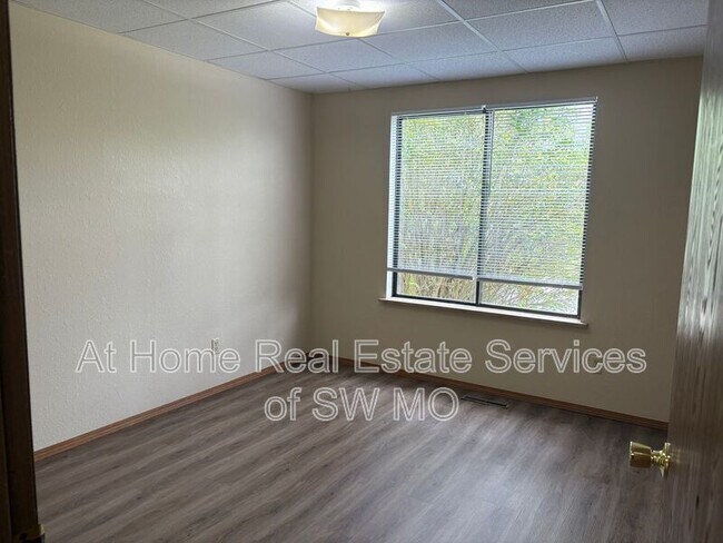 Foto del edificio - 722 E Bain St