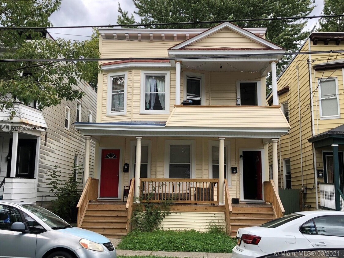 Primary Photo - 641 Myrtle Ave