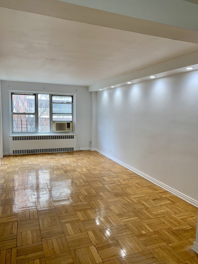 Foto principal - 71-36 110th St