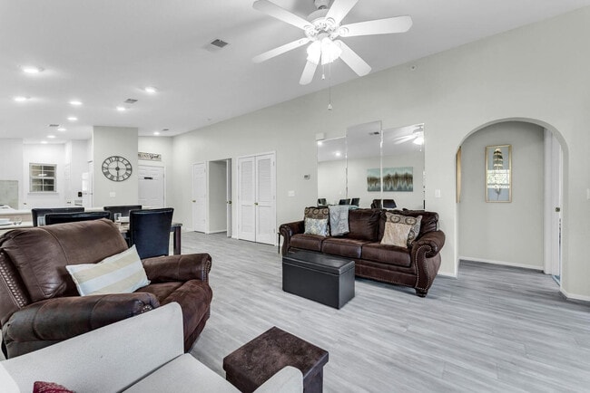 Building Photo - 155 W Rockford Dr