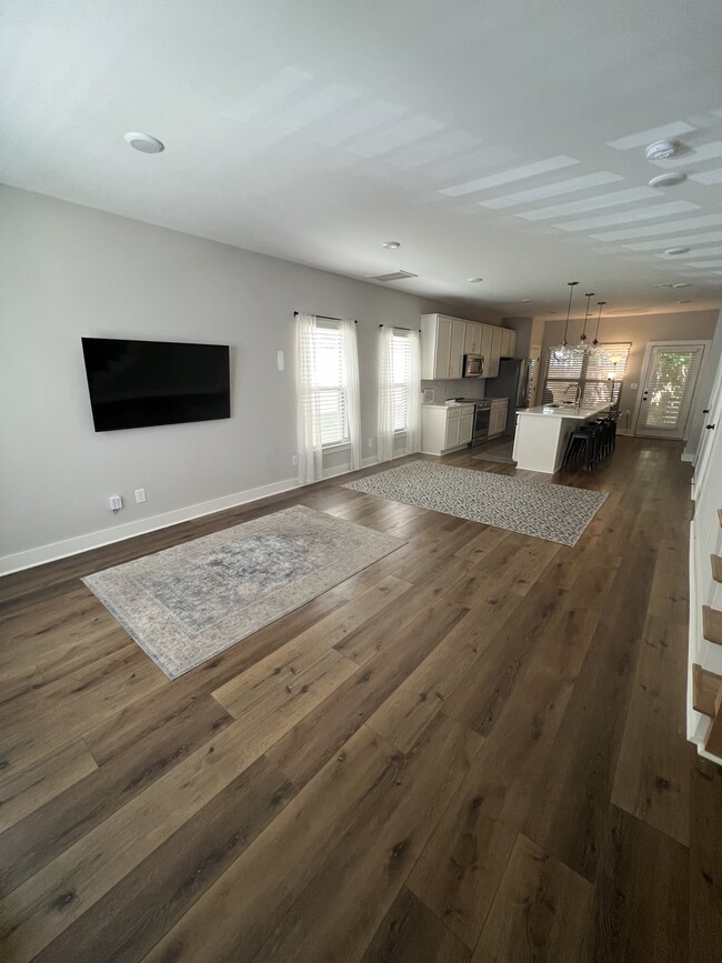 Building Photo - 213 Thompson Park Dr