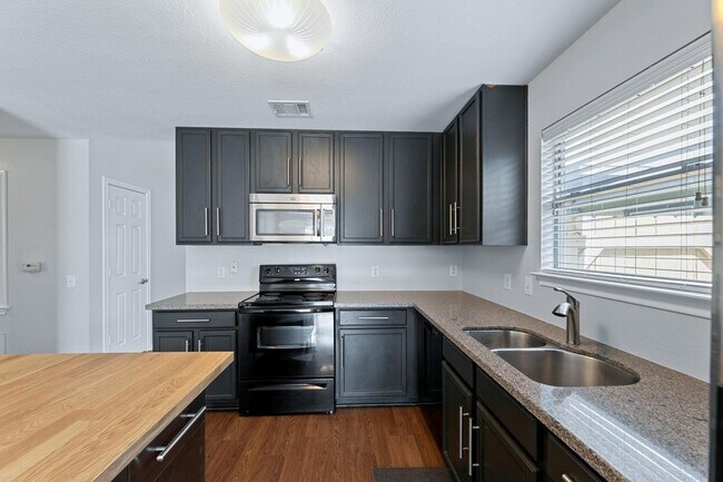 Foto del edificio - 7501 Cayenne Ln