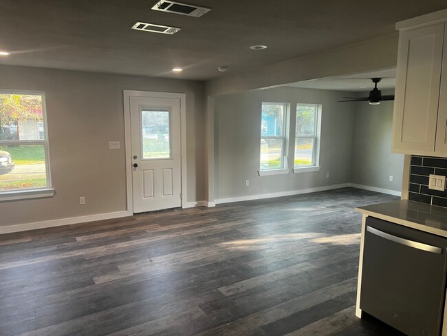 Foto del edificio - 1221 N Barton Ave