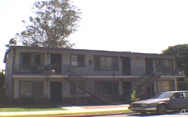 Building Photo - 609 S California Ave