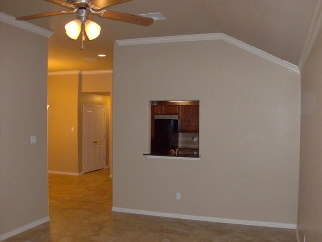 Building Photo - Available 7/13/26 Charming 2 Bed / 2 Bath Duplex Near Bunny