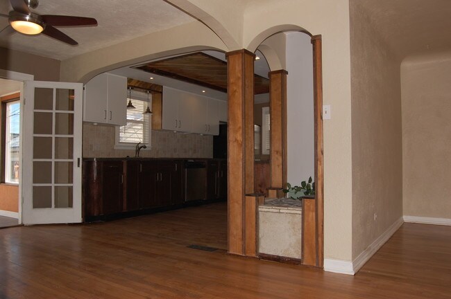 Building Photo - 3090 S Cherokee St