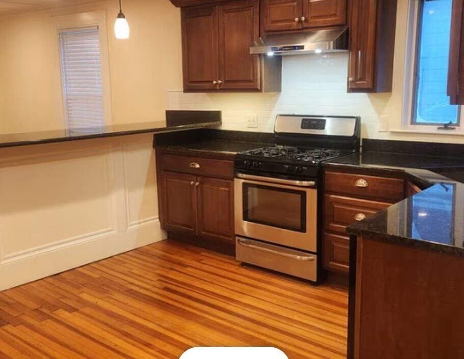 Primary Photo - 402 Court St