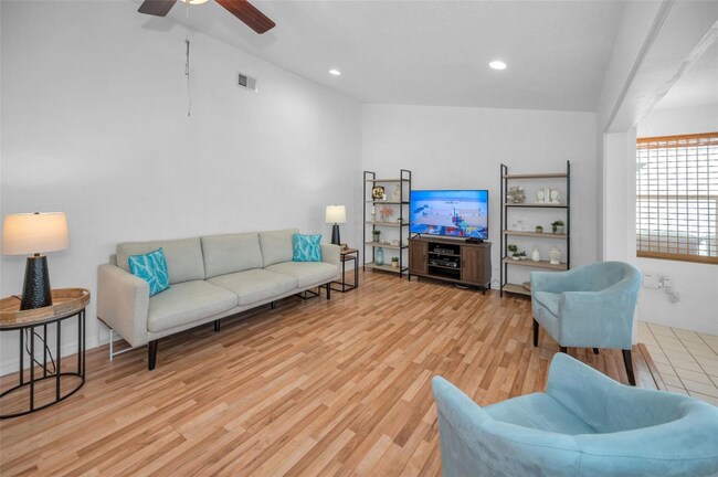 Foto del edificio - 2017 Santiago Way S