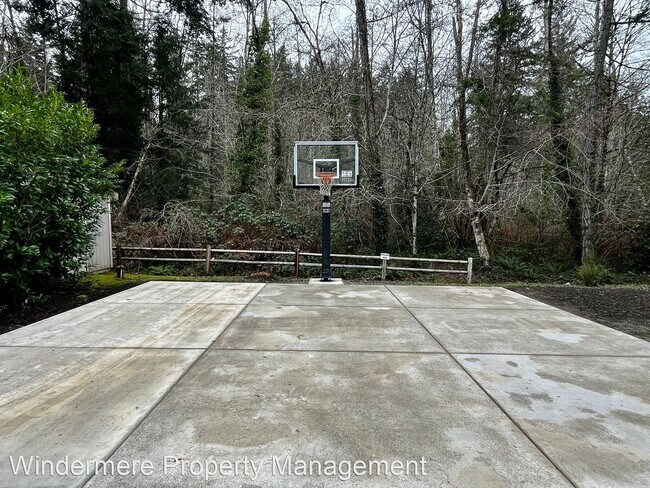 Foto del edificio - 4 br, 2.5 bath House - 5681 NE Wild Cherry...