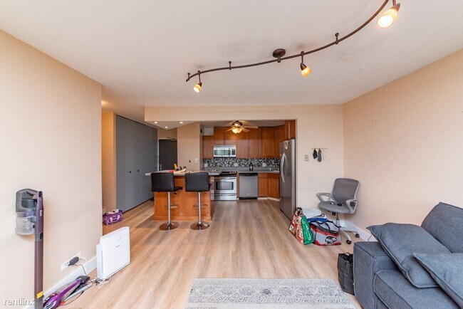 Foto del edificio - 1 br, 1 bath Condo - 3930 N Pine Grove Ave...