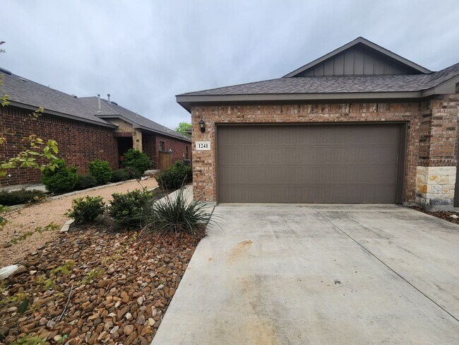 Foto del edificio - Walk to Historic Gruene / Fridge Included/ Gas Cooking / Fenced in Yard / CISD