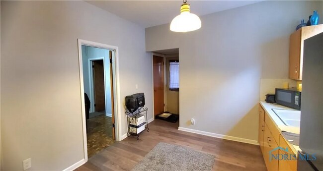 Building Photo - 21 Magyar St