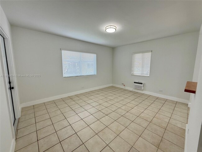 Foto del edificio - 2215 Madison St