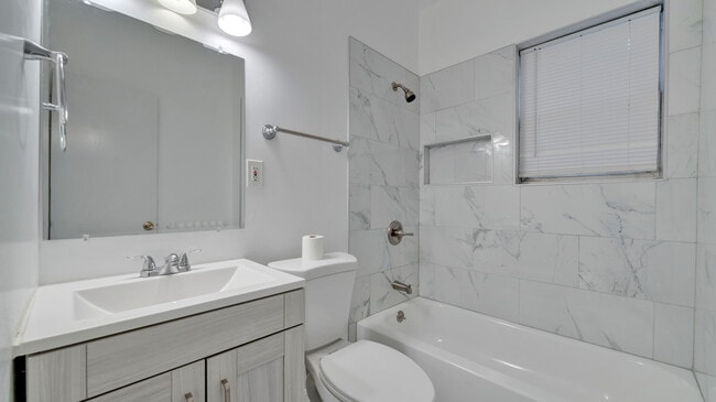 Building Photo - 1528 E St SE