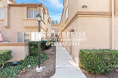 Primary Photo - Beautiful Townhome (2432 Moon Dust)
