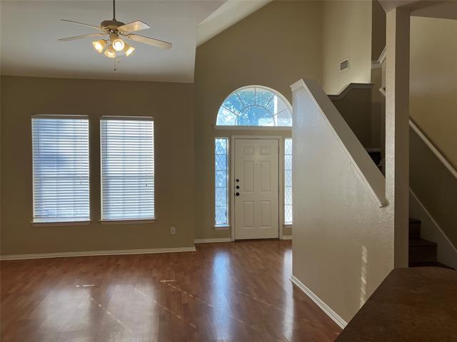 Building Photo - 509 Creekview Dr