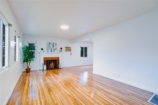 Foto del edificio - 1201 E Norwood Pl