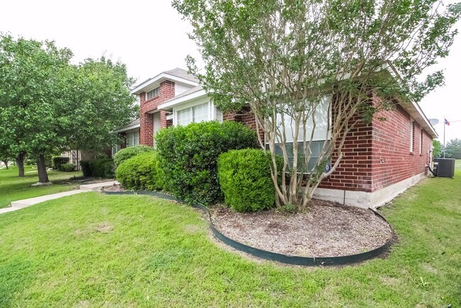 Building Photo - 2560 Daybreak Dr