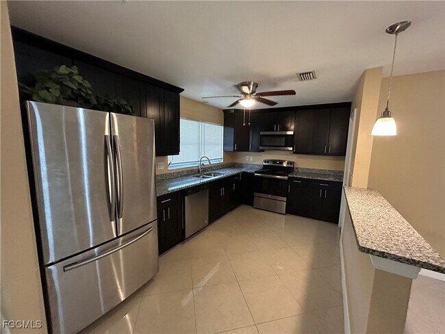 Foto del edificio - 405 E Jasmine Rd