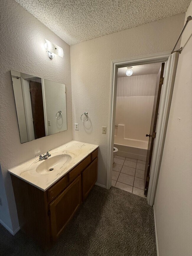 Foto del edificio - 404 N Nolan River Rd