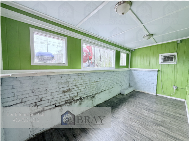 Building Photo - 811 E Sullivan St