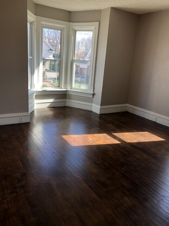 Foto del edificio - 974 W 5th St