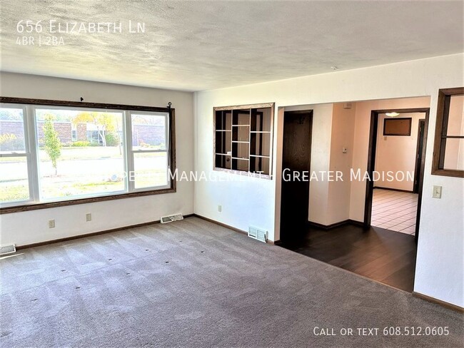 Foto del edificio - Sun Prairie corner lot duplex home in grea...