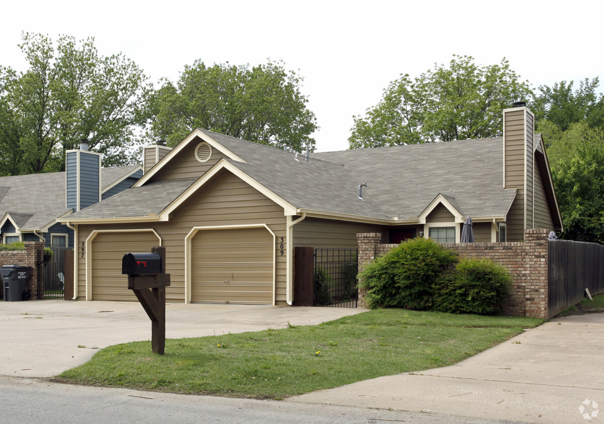 Foto del edificio - Glenpool Duplexes