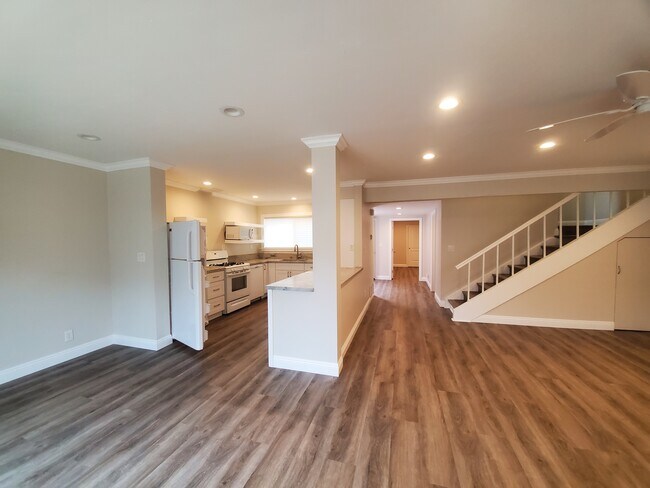 Foto del edificio - 468 Broderick Way