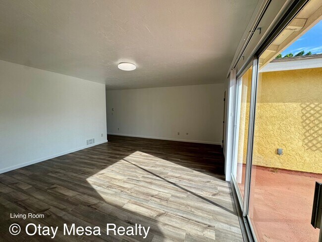 Building Photo - Spacious 3BR Home with Garden Beds & Pet-F...