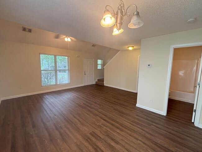 Foto del edificio - 3br house near Downtown