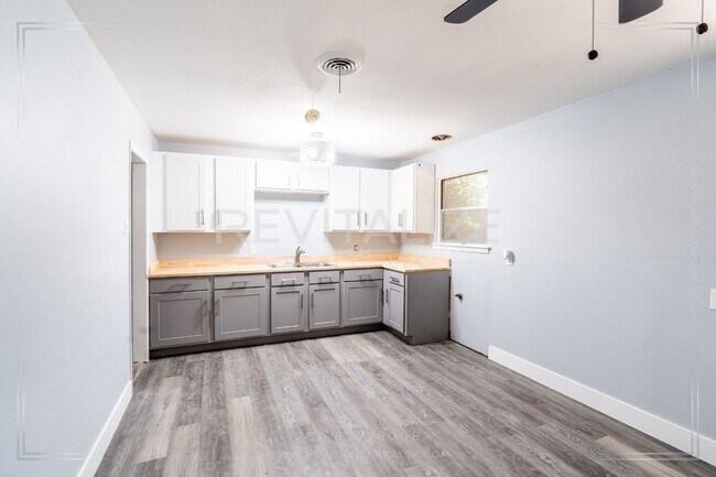 Foto del edificio - Updated 3 Bed / 1 Bath Ranch-Style Home with Large Storage Room!