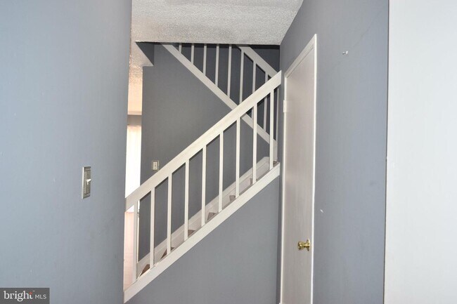 Building Photo - 2109 Old Landing Way