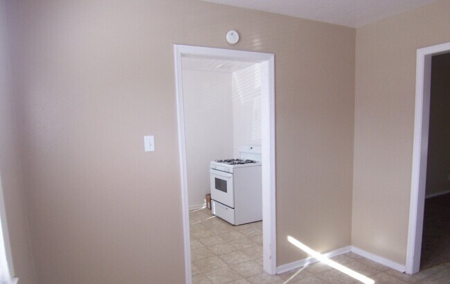 Foto del edificio - 245 1/2 M STREET B  1 BEDROOM 1 BATHROOM A...