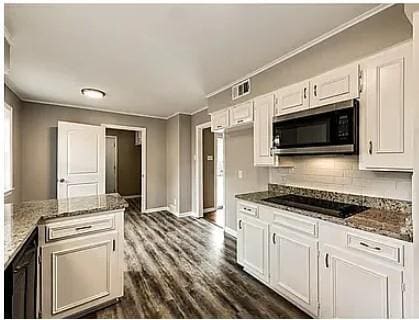 Building Photo - 6826 Kingsbury Dr