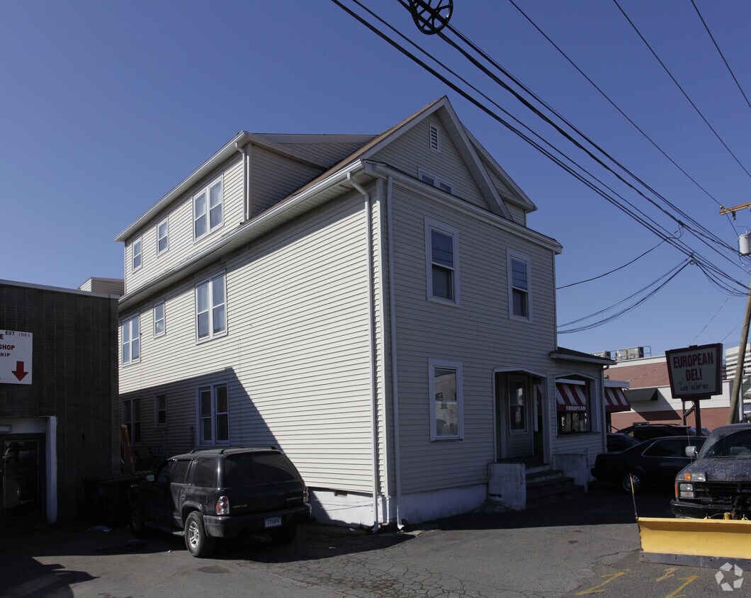 Building Photo - 433 Elm St