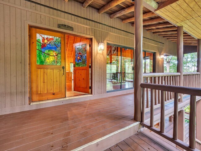 Foto del edificio - 3 bedrooms 2 bathroom with a large Loft for generational living + storage shed