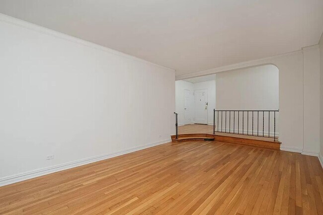Foto del edificio - 55 E 190th St