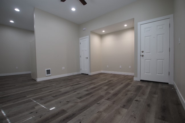 Building Photo - 527 Hillsdale St