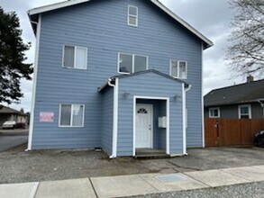 Building Photo - 111 10th St SE