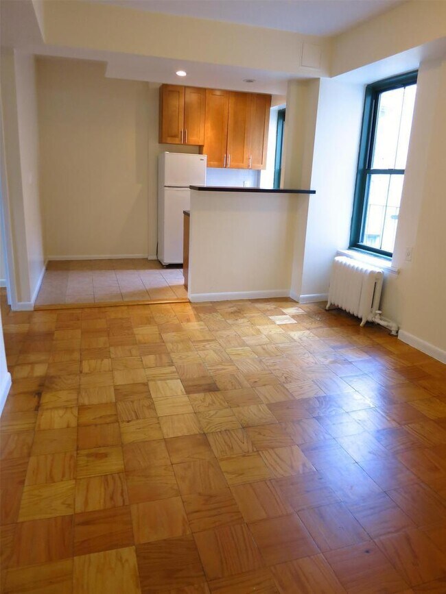 Building Photo - 511 E 78th St