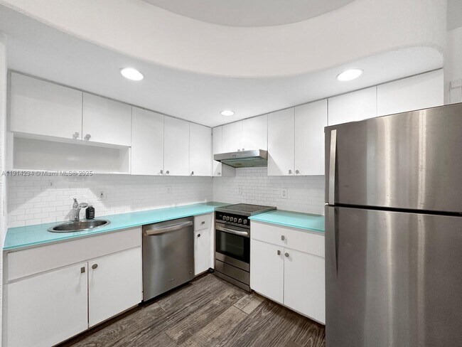 Foto del edificio - 901 Euclid Ave