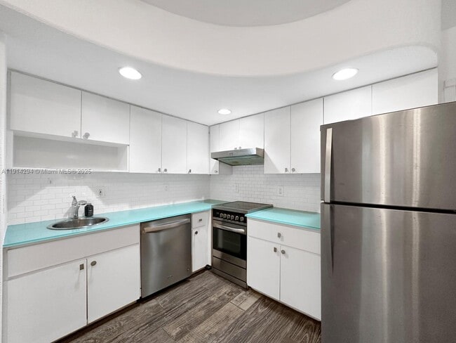 Building Photo - 901 Euclid Ave