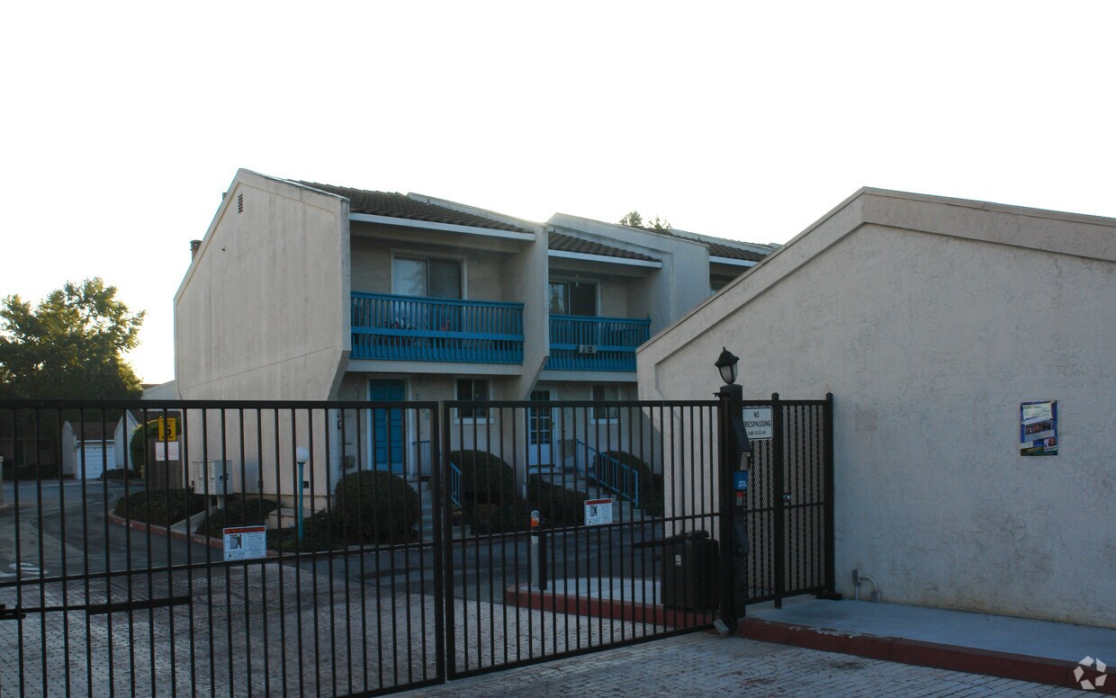 Foto principal - 2702-2744 Norita Ct