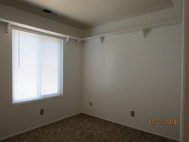 Foto del edificio - 3 bed, 2 bath, 2 car garage, single story home in Rincon Valley!