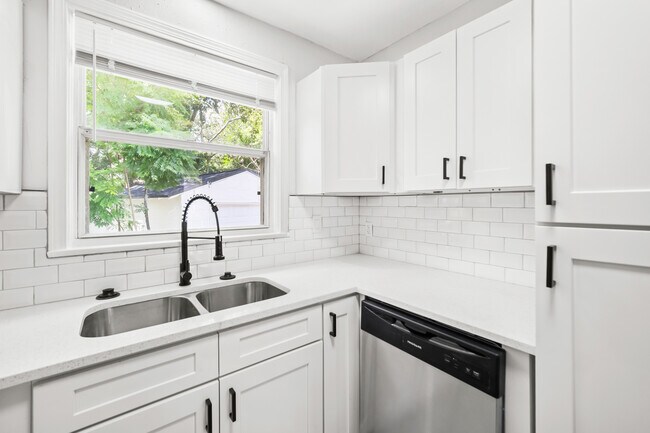 Foto del edificio - 1336 Pine Grove Ct