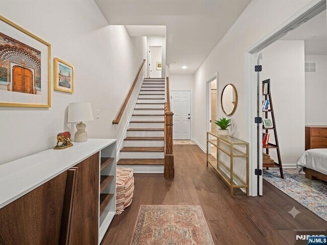 Foto del edificio - 12-46 Plaza Road Unit