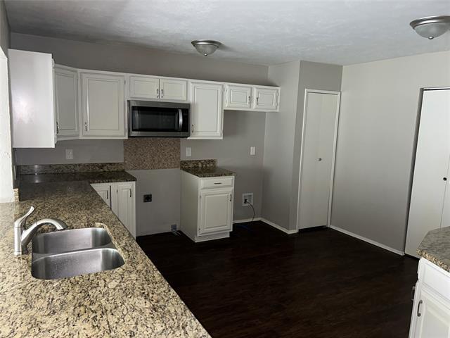 Building Photo - 3306 Meadow Oaks Dr