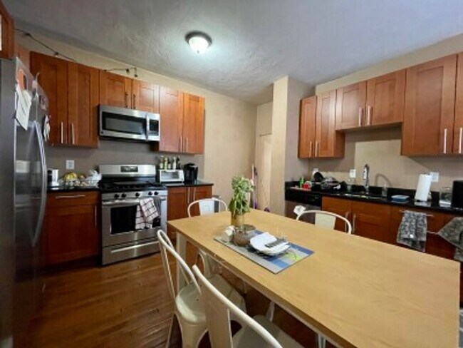 Building Photo - HOT 5 BED IN ALLSTON